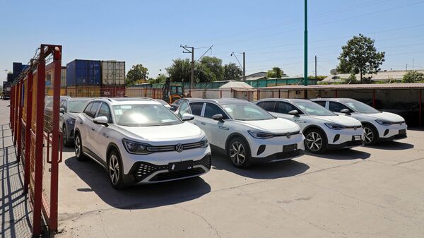 Электромобили на ЖД станции - Sputnik Ўзбекистон