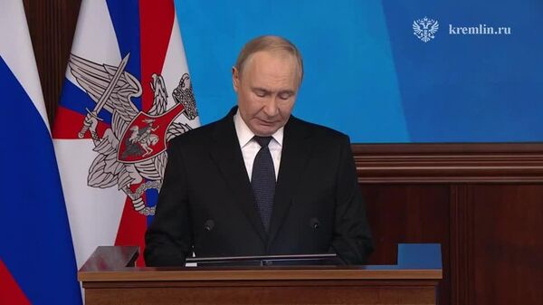 Путин объявил минуту молчания в Минобороны РФ в память о погибших российских бойцах - Sputnik Узбекистан