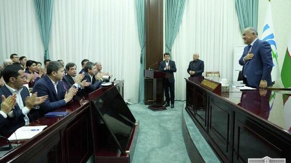 Глава Узбекгидроэнерго Абдугани Сангинов покидает компанию и переходит на другую должность - Sputnik Узбекистан