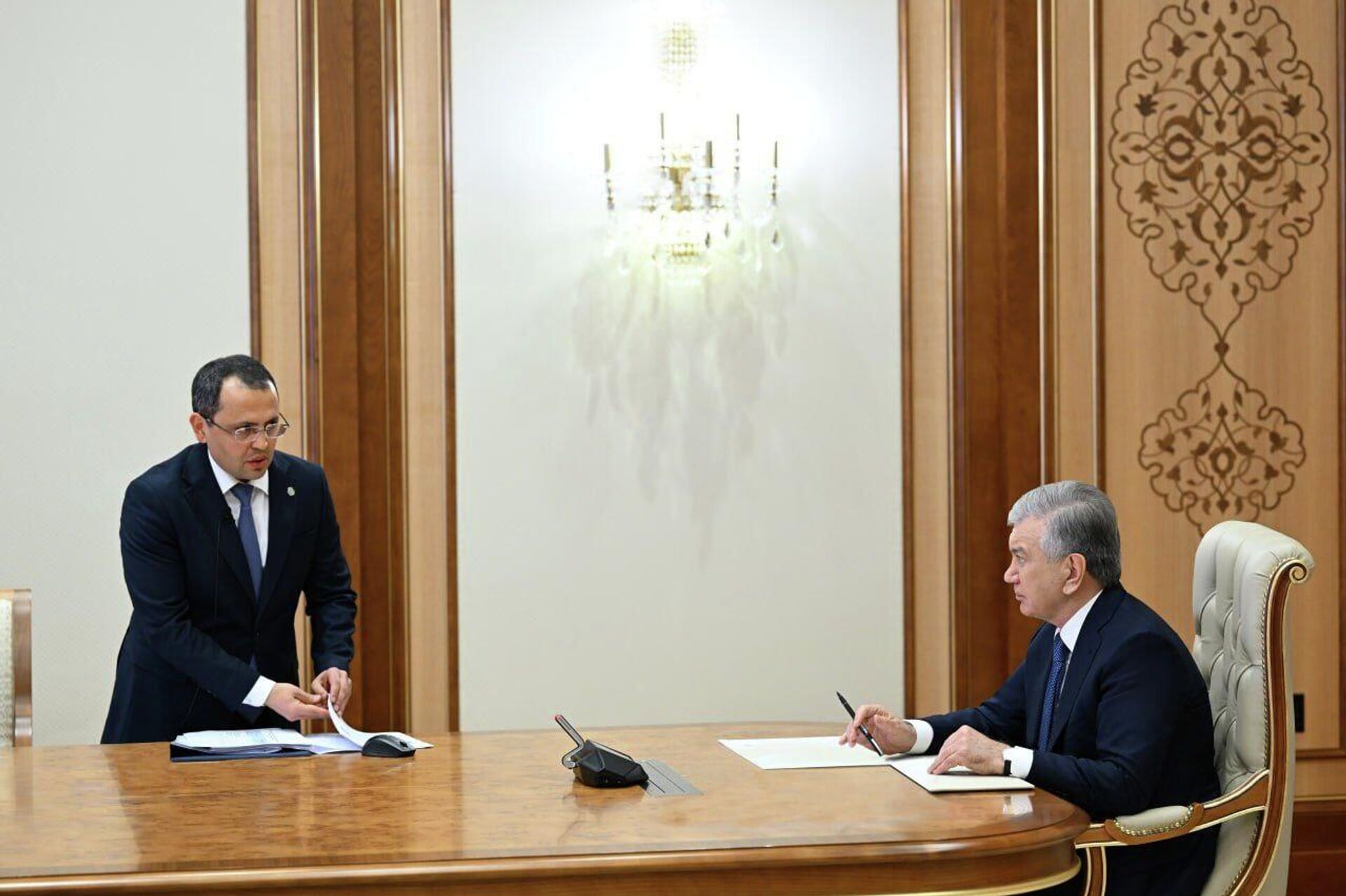 Рассмотрены вопросы расширения охвата социальных услуг в регионах и защиты детей - Sputnik Узбекистан, 1920, 18.12.2025