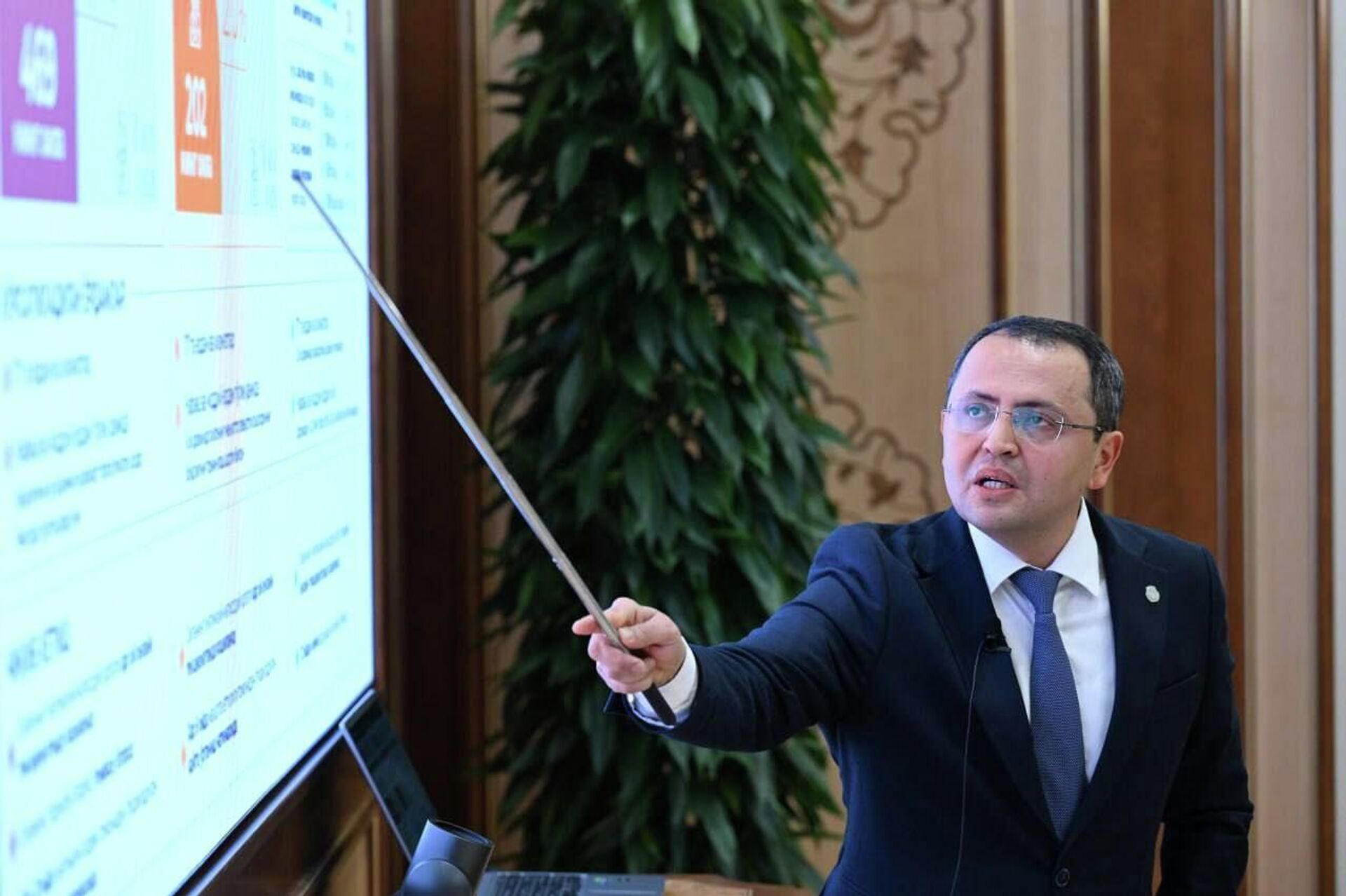 Президент ознакомился с предложениями по совершенствованию системы защиты детей от всех форм насилия. - Sputnik Узбекистан, 1920, 18.12.2025