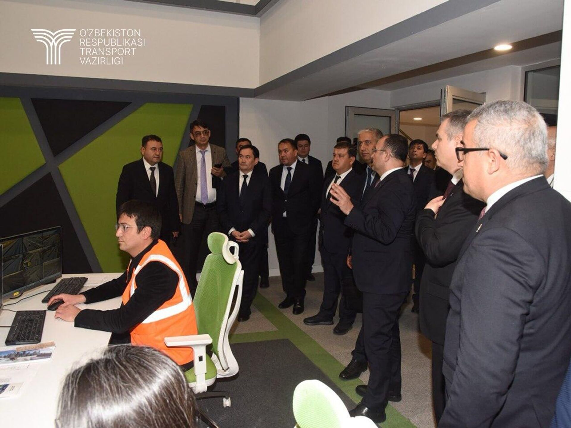 Делегация Узбекистана ознакомилась с опытом умной транспортной системы в Турции Делегация Узбекистана ознакомилась с опытом умной транспортной системы в Турции - Sputnik Узбекистан, 1920, 18.12.2025