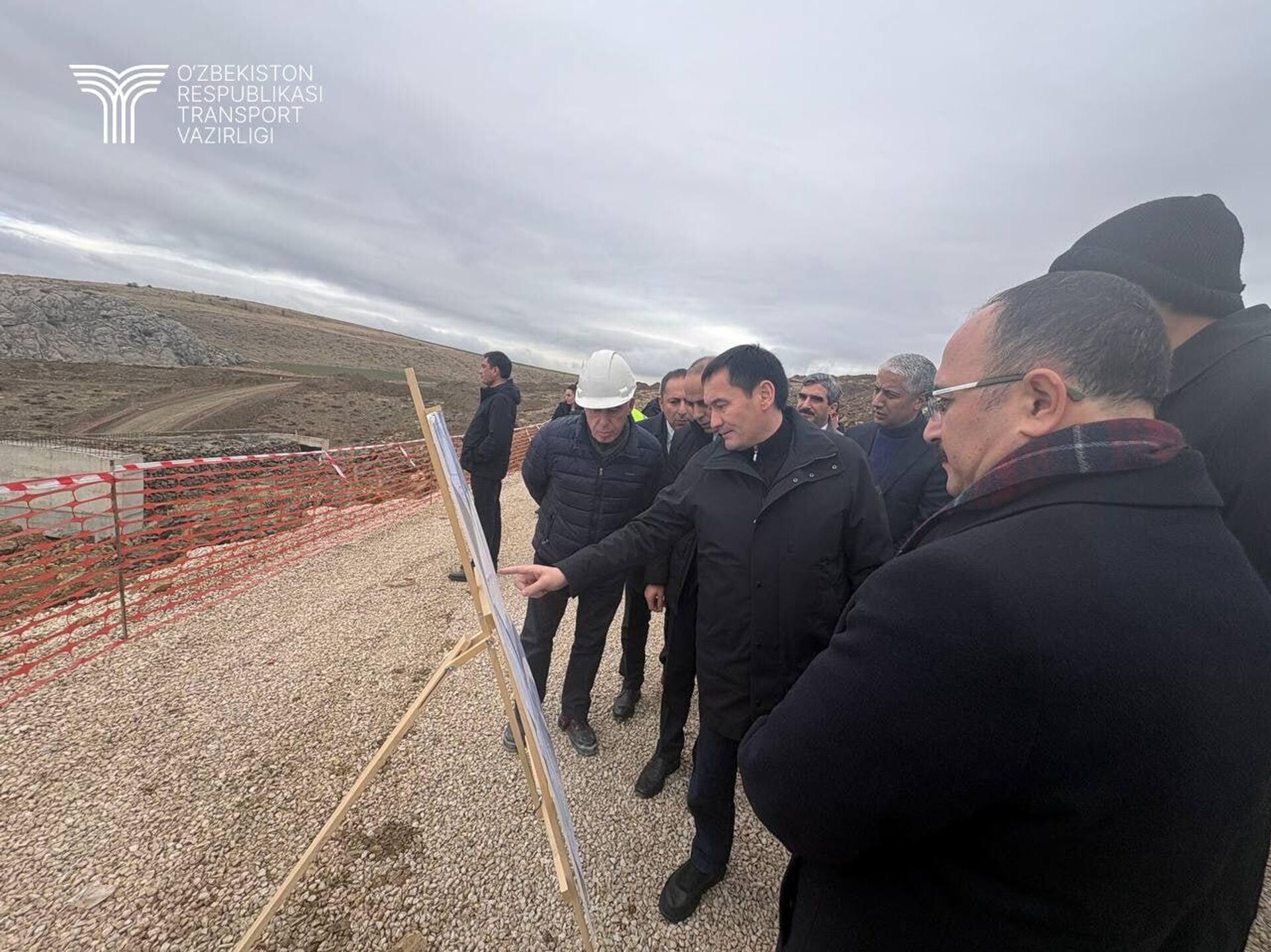 Делегация Узбекистана ознакомилась с опытом умной транспортной системы в Турции Делегация Узбекистана ознакомилась с опытом умной транспортной системы в Турции - Sputnik Узбекистан, 1920, 18.12.2025