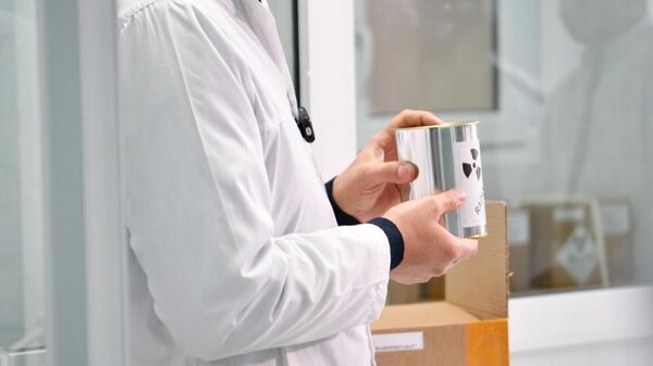 Как в Узбекистане производят радиопрепараты - Sputnik Узбекистан