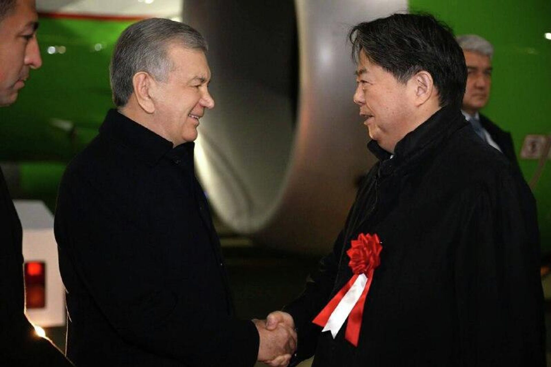 Шавкат Мирзиёев прибыл с официальным визитом в Токио Шавкат Мирзиёев прибыл с официальным визитом в Токио - Sputnik Узбекистан, 1920, 18.12.2025