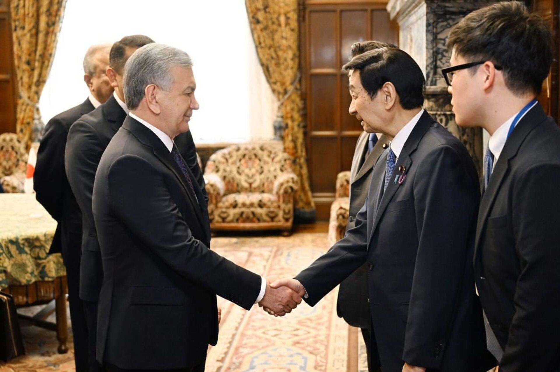 Президент Республики Узбекистан провел встречу с президентом Палаты советников Парламента Японии
 - Sputnik Узбекистан, 1920, 19.12.2025