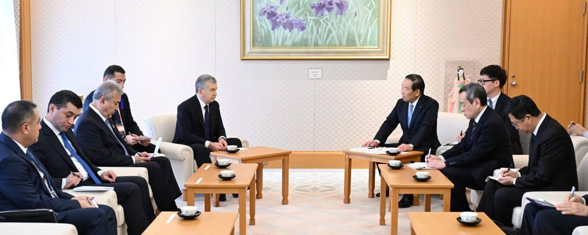 Президент Республики Узбекистан встретился со спикером Палаты представителей Парламента Японии
 - Sputnik Ўзбекистон, 1920, 19.12.2025