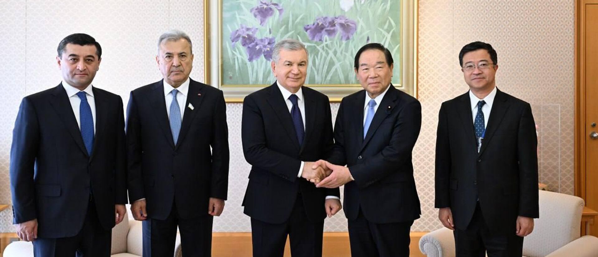 Президент Республики Узбекистан встретился со спикером Палаты представителей Парламента Японии
 - Sputnik Узбекистан, 1920, 19.12.2025