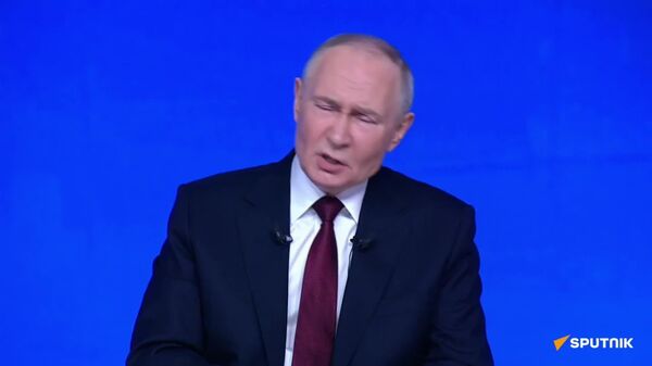 Чего стоять на пороге, заходи в дом! - Путин предложил Зеленскому зайти в Купянск, а не фотографироваться у стелы - Sputnik Узбекистан