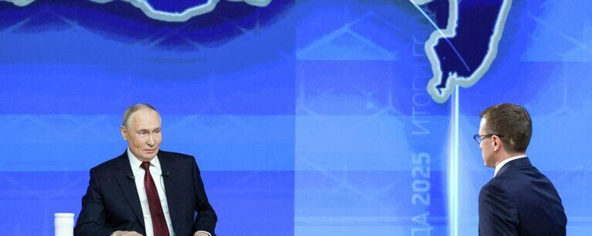 Prezident Rossii Vladimir Putin otvechayet na voprosi vo vremya spetsialnoy programmi Itogi goda - Sputnik O‘zbekiston, 1920, 19.12.2025