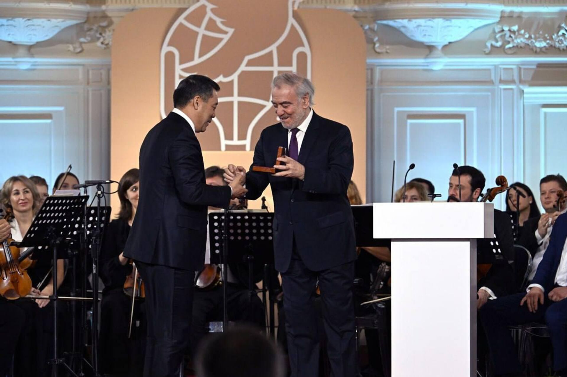 Prezidentam Uzbekistana, Kirgizstana i Tadjikistana vruchena Mejdunarodnaya premiya mira imeni Lva Tolstogo - Sputnik O‘zbekiston, 1920, 22.12.2025