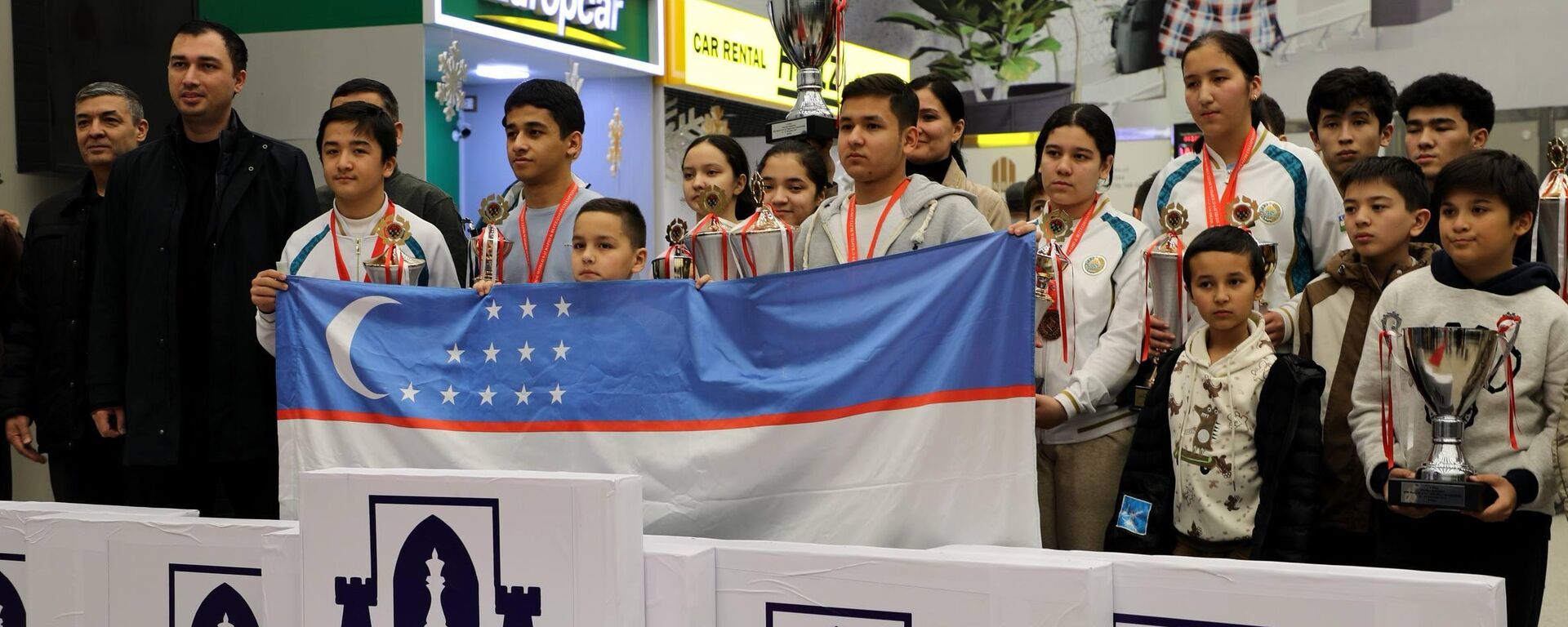 Yunosheskaya sbornaya Uzbekistana po shaxmatam zanyala pervoe mesto na chempionate mira - Sputnik O‘zbekiston, 1920, 22.12.2025