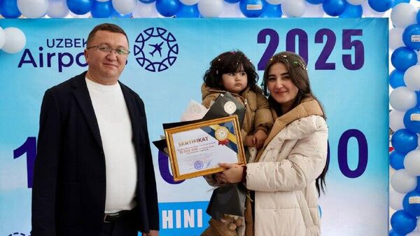 В Карши встретили 15-миллионного пассажира аэропортов Узбекистана - Sputnik Узбекистан