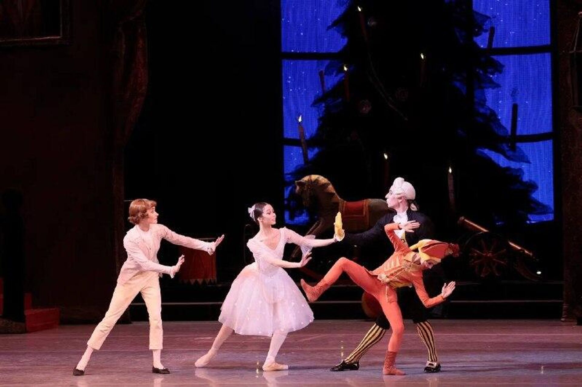 🩰 В Узбекистане 30 и 31 декабря покажут в кинотеатрах балет Щелкунчик из Большого театра России - Sputnik Узбекистан, 1920, 23.12.2025