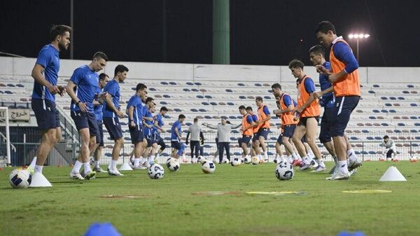 Сборная Узбекистана по футболу проведет тренировочный сбор в столице Катара Дохе - Sputnik Узбекистан
