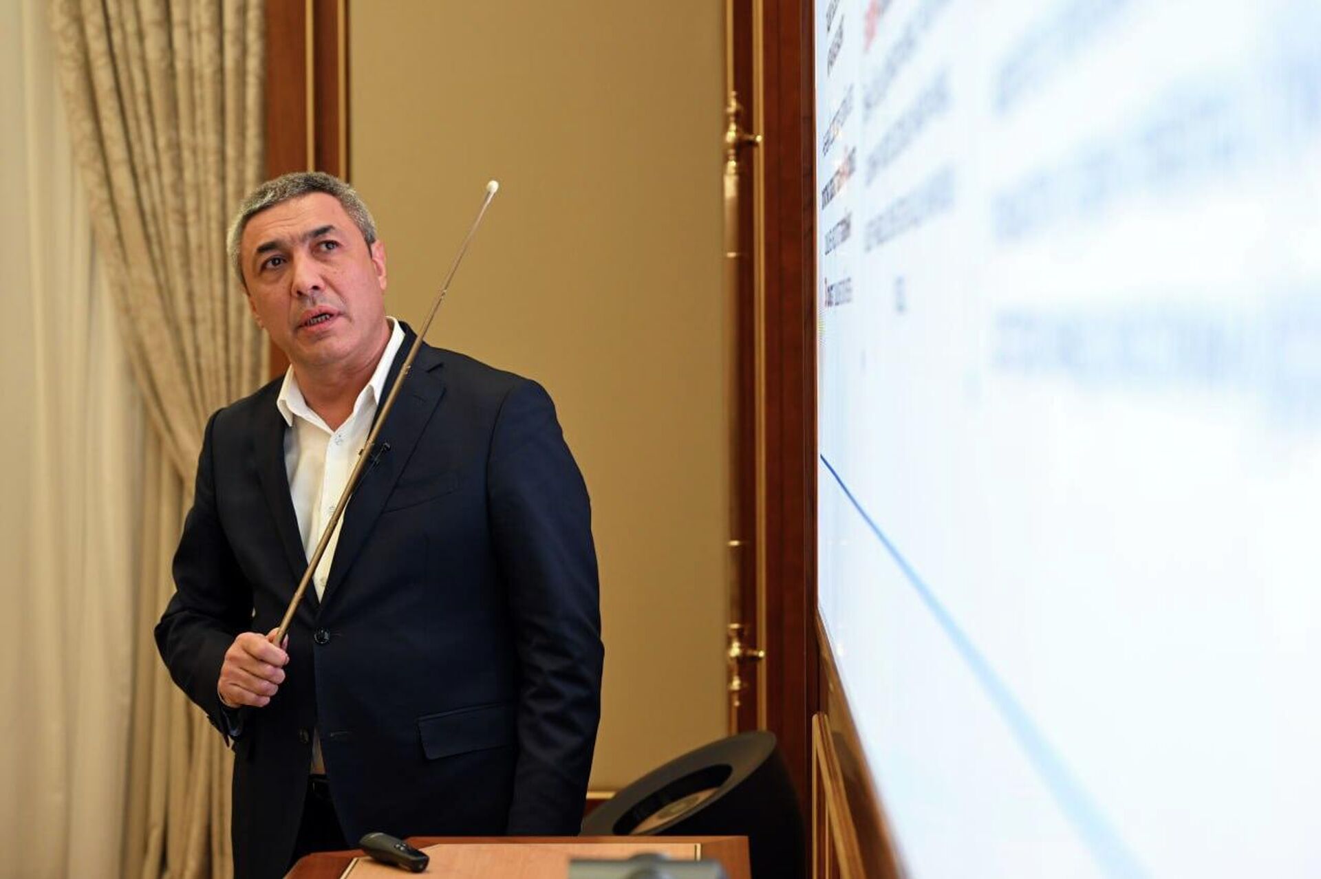 Рассмотрены итоги года в текстильной промышленности и приоритетные задачи на перспективу
 - Sputnik Узбекистан, 1920, 24.12.2025