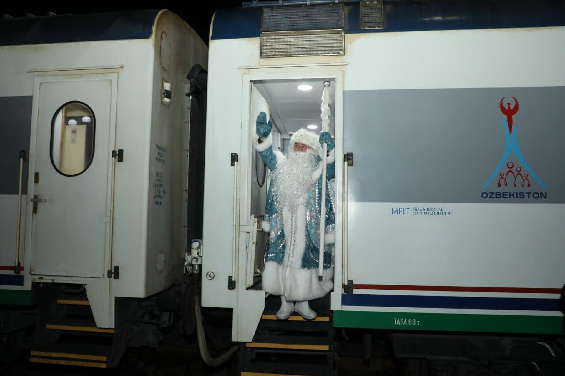 В Самарканде более тысячи детей были приглашены на Президентскую ёлку - Sputnik Узбекистан, 1920, 24.12.2025