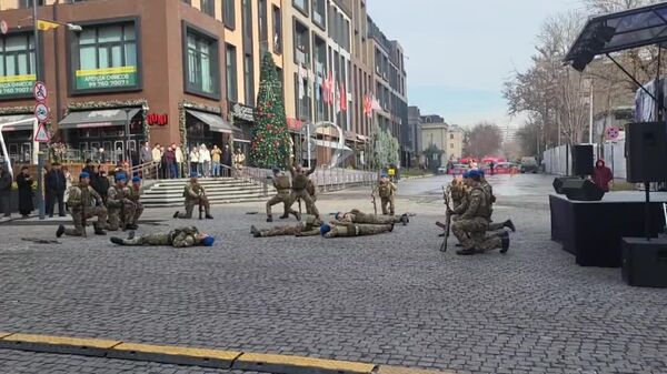 ‍Военнослужащие Узбекистана выступили на гастроулице Тараса Шевченко в Ташкенте - Sputnik Узбекистан