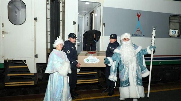 В Самарканде более тысячи детей пригласили на Президентскую елку - Sputnik Узбекистан