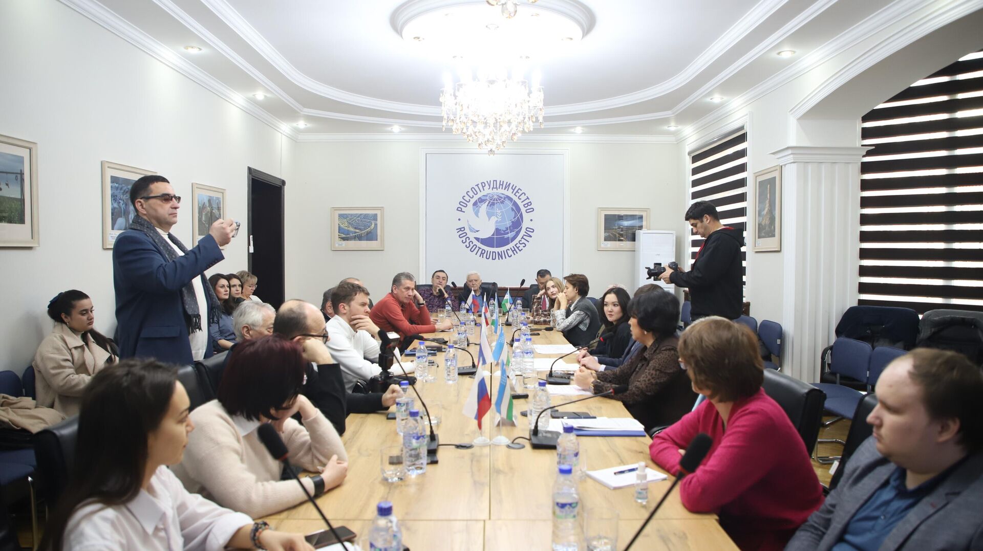 Итоговая пресс-конференция руководителя Представительства Россотрудничества в Республике Узбекистан  - Sputnik Узбекистан, 1920, 25.12.2025