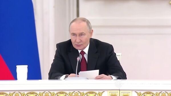 Следующие 10-15 лет станут временем колоссальной технологической трансформации и развития ИИ, заявил Путин - Sputnik Узбекистан