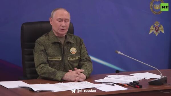 ВС РФ взяли под контроль Гуляйполе в Запорожской области и Димитров в ДНР, доложили Путину на совещании в одном из пунктов управления ОГВ - Sputnik Узбекистан