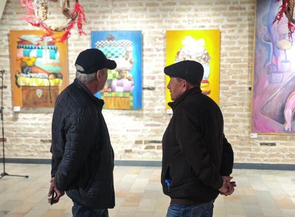 Выставка Окно идентичности - совместный проект художников Хуршеда Халилова и Исомиддина Эшонкулова - Sputnik Ўзбекистон