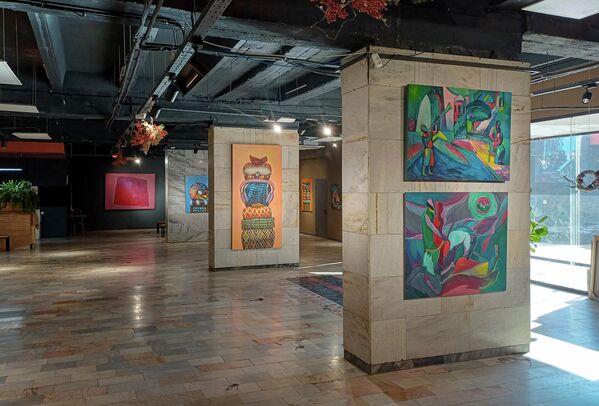 Выставка Окно идентичности - совместный проект художников Хуршеда Халилова и Исомиддина Эшонкулова - Sputnik Ўзбекистон