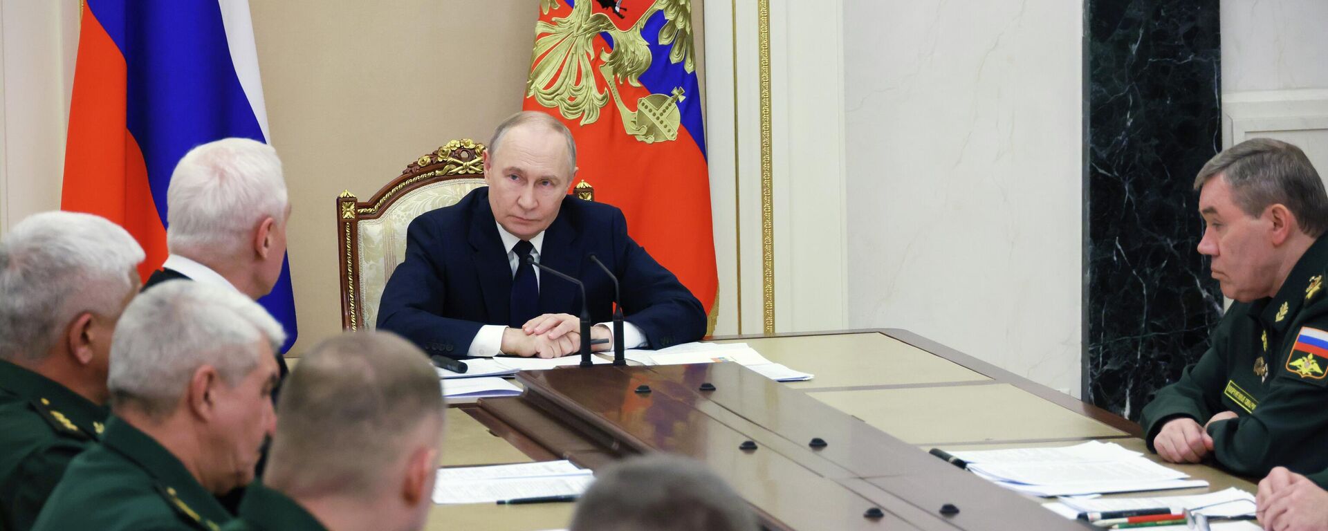 Президент Владимир Путин провел совещание по ситуации в зоне СВО - Sputnik Узбекистан, 1920, 30.12.2025