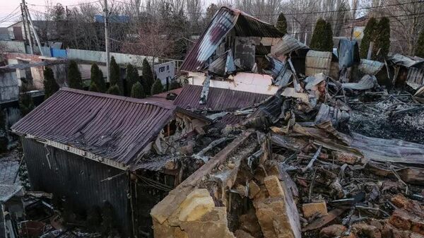 Последствия атаки БПЛА ВСУ на поселок Хорлы в Херсонской области - Sputnik Узбекистан