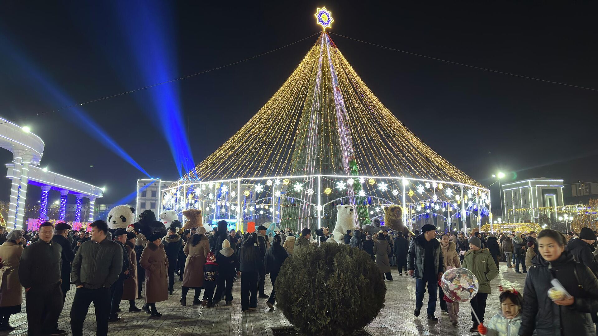 Новогодние праздничные выходные в Нукусе Новогодние праздничные выходные в Нукусе - Sputnik Узбекистан, 1920, 03.01.2026