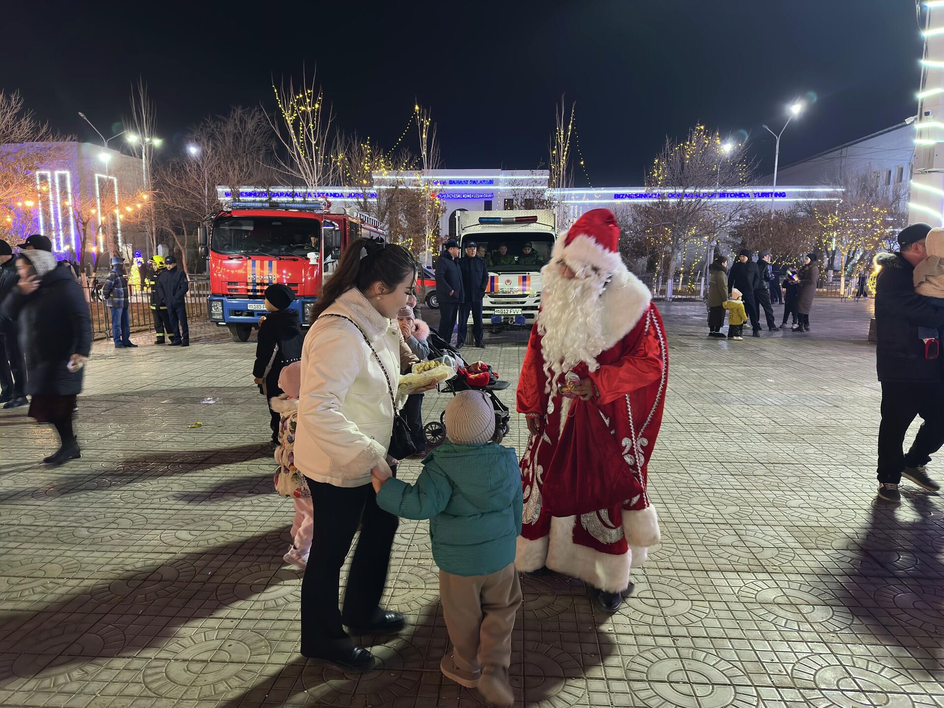 Новогодние праздничные выходные в Нукусе Новогодние праздничные выходные в Нукусе - Sputnik Узбекистан, 1920, 03.01.2026