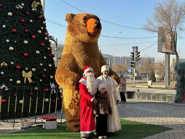 Нукус шаҳри Янги йилга безатилган  - Sputnik Ўзбекистон