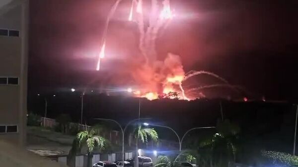 США атаковали гражданские и военные объекты в Каракасе - МИД Венесуэлы - Sputnik Узбекистан