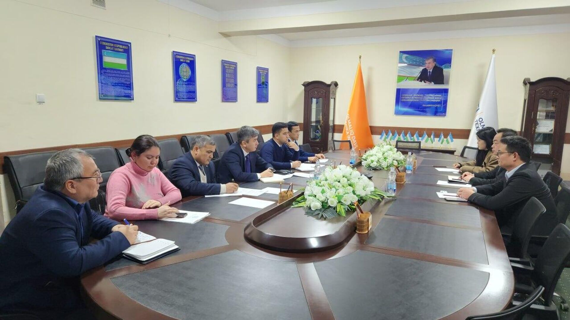 Алмалыкский техинститут и китайская CONCH Cement подписали соглашение - Sputnik Ўзбекистон, 1920, 06.01.2026