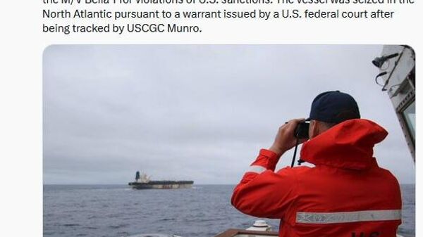 На борт танкера Маринера, шедшего под российским флагом в Атлантике и преследовавшегося береговой охраной США, высадились американские военные - Sputnik Узбекистан