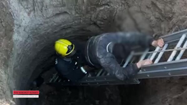 🟠 В Ташобласти сотрудники МЧС спасли мужчину, упавшего в глубокую яму - Sputnik Узбекистан