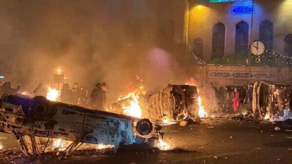 Госсекретарь США Марко Рубио, комментируя протесты в Иране, в ходе которых демонстранты забрасывают камнями силы безопасности и поджигают здания, банки, мечети и автомобили, заявил: - Sputnik Узбекистан