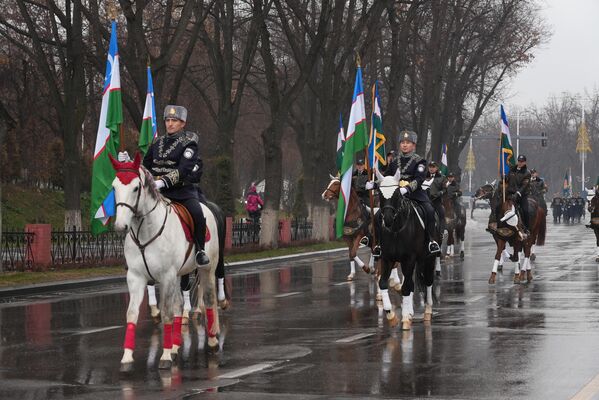 В Ташкенте прошло торжественное шествие воинских подразделений ВС Узбекистана - Sputnik Узбекистан