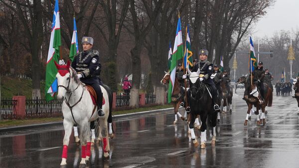 В Ташкенте прошло торжественное шествие воинских подразделений ВС Узбекистана - Sputnik Узбекистан