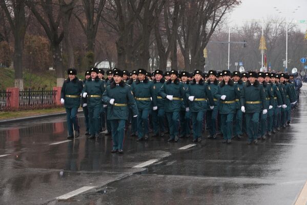 В Ташкенте прошло торжественное шествие воинских подразделений ВС Узбекистана - Sputnik Узбекистан