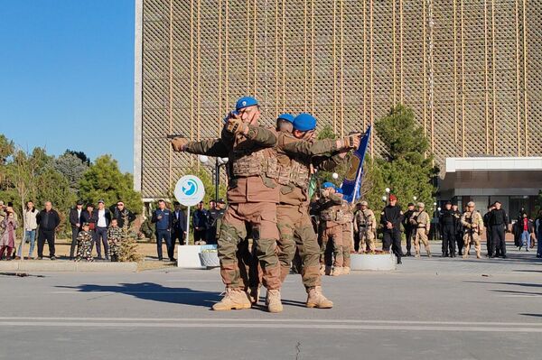 В Самарканде прошел парад, посвященный Дню защитников Родины - Sputnik Узбекистан