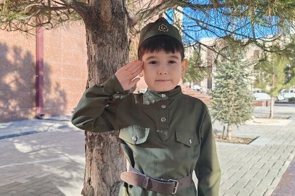 В Самарканде прошел парад, посвященный Дню защитников Родины - Sputnik Узбекистан