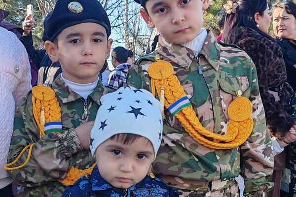 В Самарканде прошел парад, посвященный Дню защитников Родины - Sputnik Узбекистан