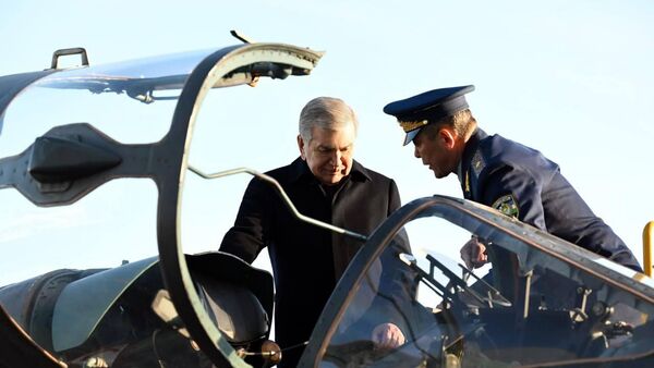 Prezident posetil Chirchikskiy aviatsionniy remontniy zavod - Sputnik O‘zbekiston