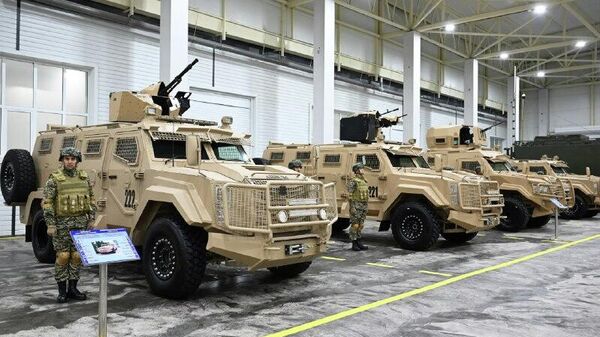 ‍ Президенту Узбекистана продемонстрировали военную технику в Чирчикском технопарке - Sputnik Узбекистан