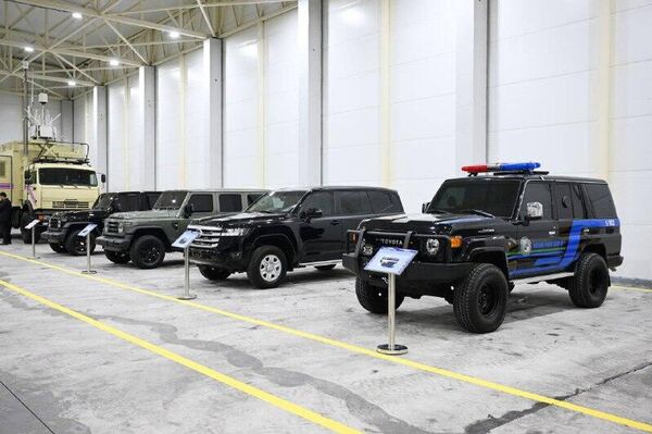 ‍ Президенту Узбекистана продемонстрировали военную технику в Чирчикском технопарке - Sputnik Узбекистан