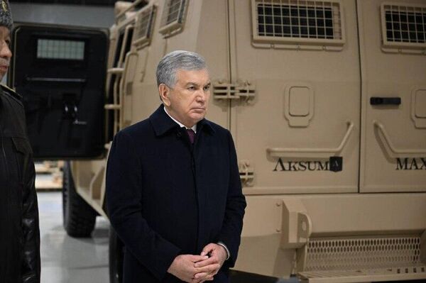 ‍ Президенту Узбекистана продемонстрировали военную технику в Чирчикском технопарке - Sputnik Узбекистан