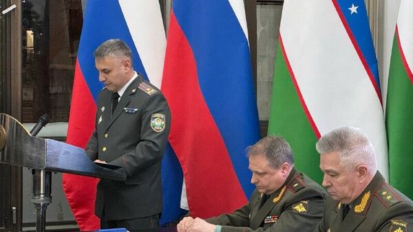 ‍В Посольстве Узбекистана в Москве прошел брифинг, приуроченный к 34-летию основания ВС РУз и Дню защитников Родины - Sputnik Узбекистан