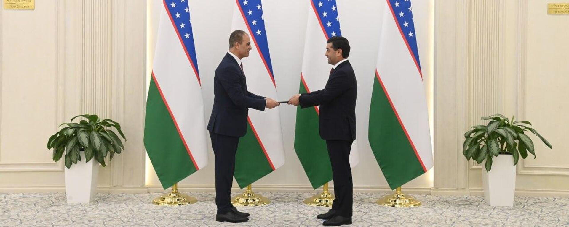 Получение копии верительных грамот новоназначенного посла Палестины в Узбекистане г-на Вайлла Ахмеда Баттрехи - Sputnik Узбекистан, 1920, 15.01.2026